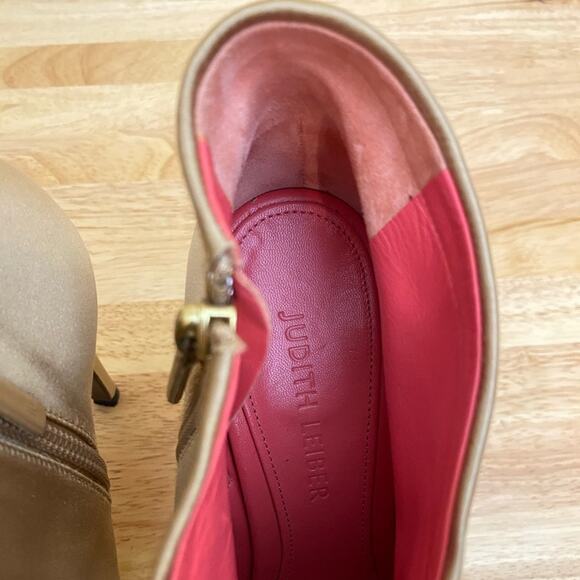 Judith Leiber Gold Tan Bow Booties Size 8B - Picture 9 of 11